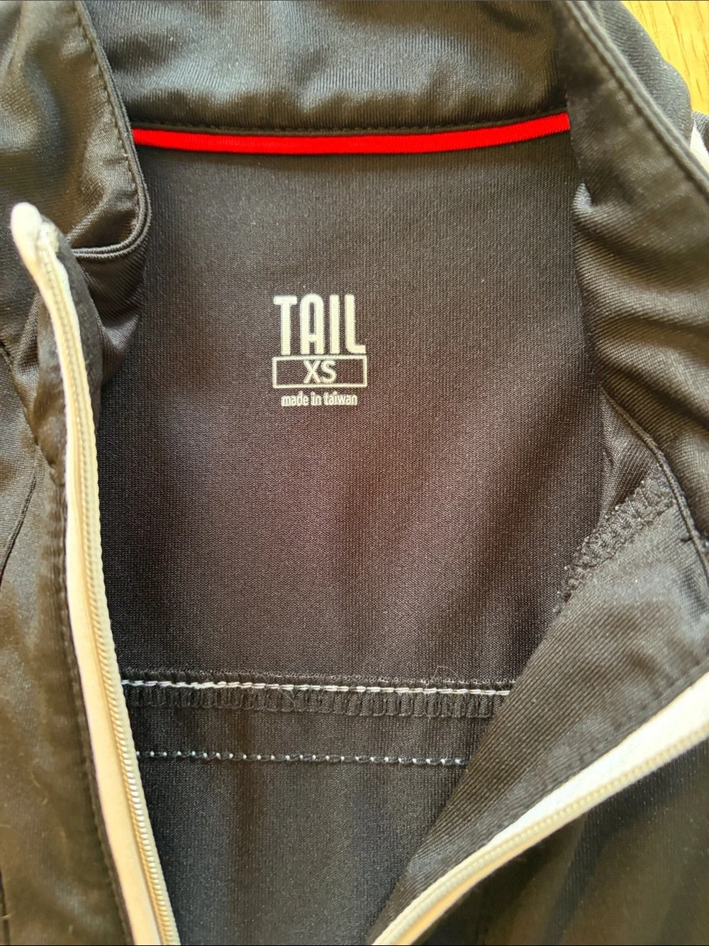 Tail XS Black Golf Dress with White Contrast Piping - Picture 3 of 9